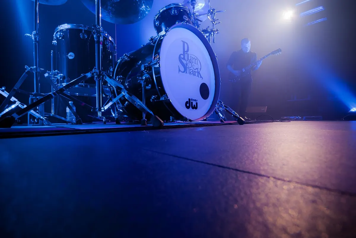 Britpop vs Grunge: Comparing Two 90s Lyric Traditions